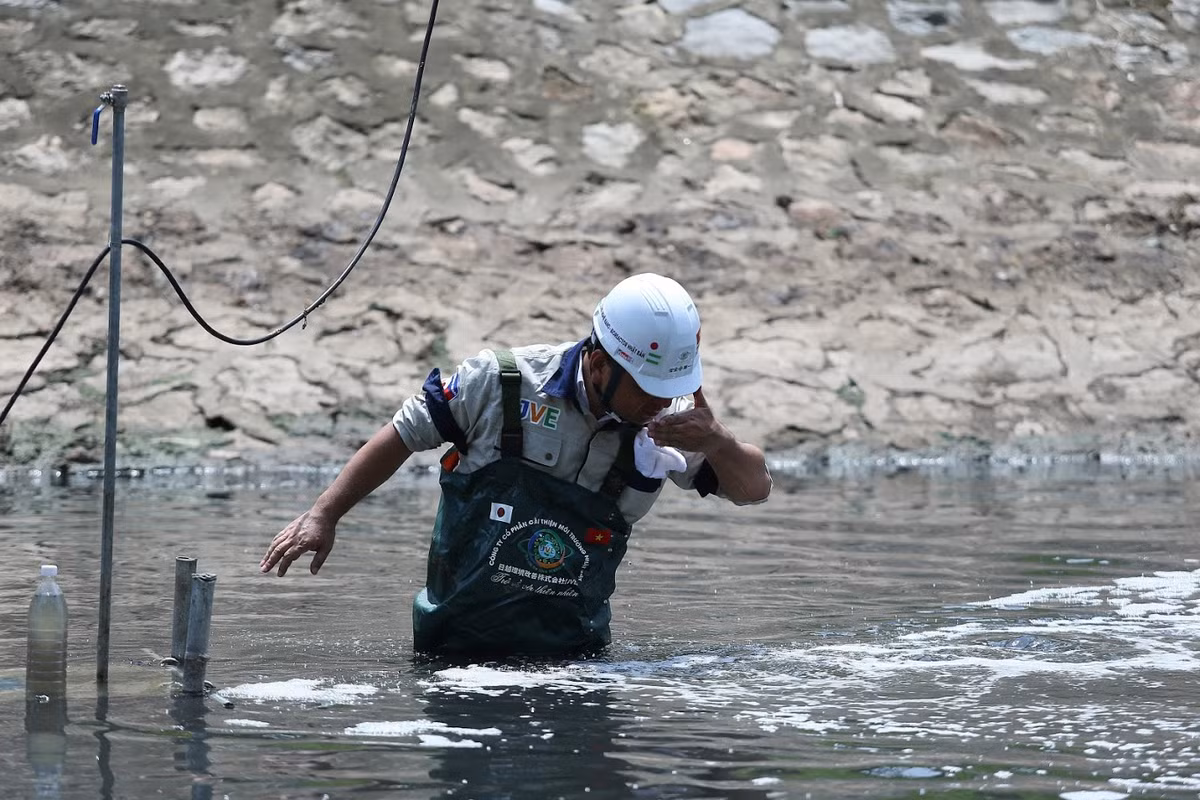 Mùi hôi thối của nước sông Tô Lịch đã giảm nhiều so với trước đó.