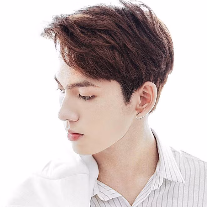 Chàng trai Quảng Ninh sắp bước vào kỳ thi THPT quốc gia 2019 hiện sở hữu trang cá nhân có hơn 360.000 người theo dõi. Cậu mơ ước trở thành diễn viên điện ảnh trong tương lai.