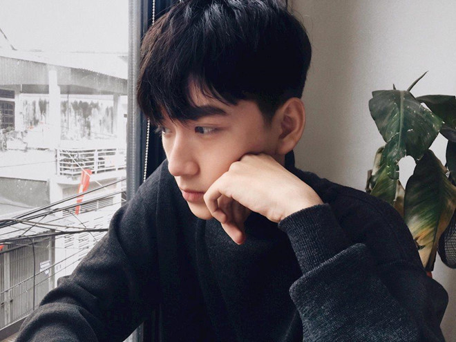 Nguyễn Tuấn Việt đang học tập tại trường THPT Hà Huy Tập (TP Vinh, Nghệ An). Việt cao 1,73 m, đã làm mẫu ảnh từ những năm cấp 2. 10X cũng khiến nhiều người bất ngờ khi có khả năng make up.