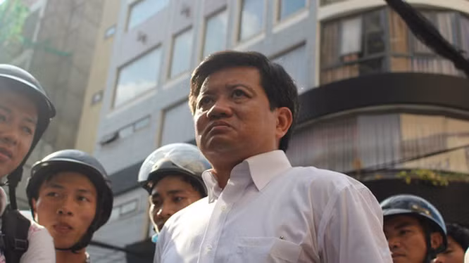 Xem lai chien dich doi lai via he cua ong Doan Ngoc Hai vua viet don xin nghi viec