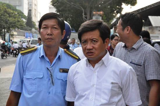 Sau khi công bố số điện thoại cá nhận để tiện lợi cho việc tiếp nhận phản ánh sai phạm, ông Hải từng bị nhiều số máy lạ đe dọa giết cả nhà.