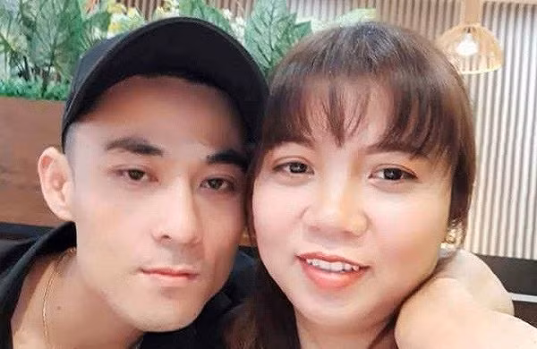 Doi vo chong o Hue xay 'dong thien thai' phuc vu dan choi