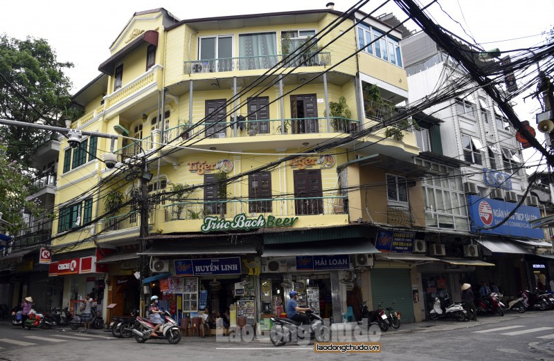 Việc cải tạo được thực hiện theo nguyên tắc hạng mục nào gắn vào công trình không phù hợp sẽ bị loại bỏ, từ mái che, mái vẩy, đường dây…