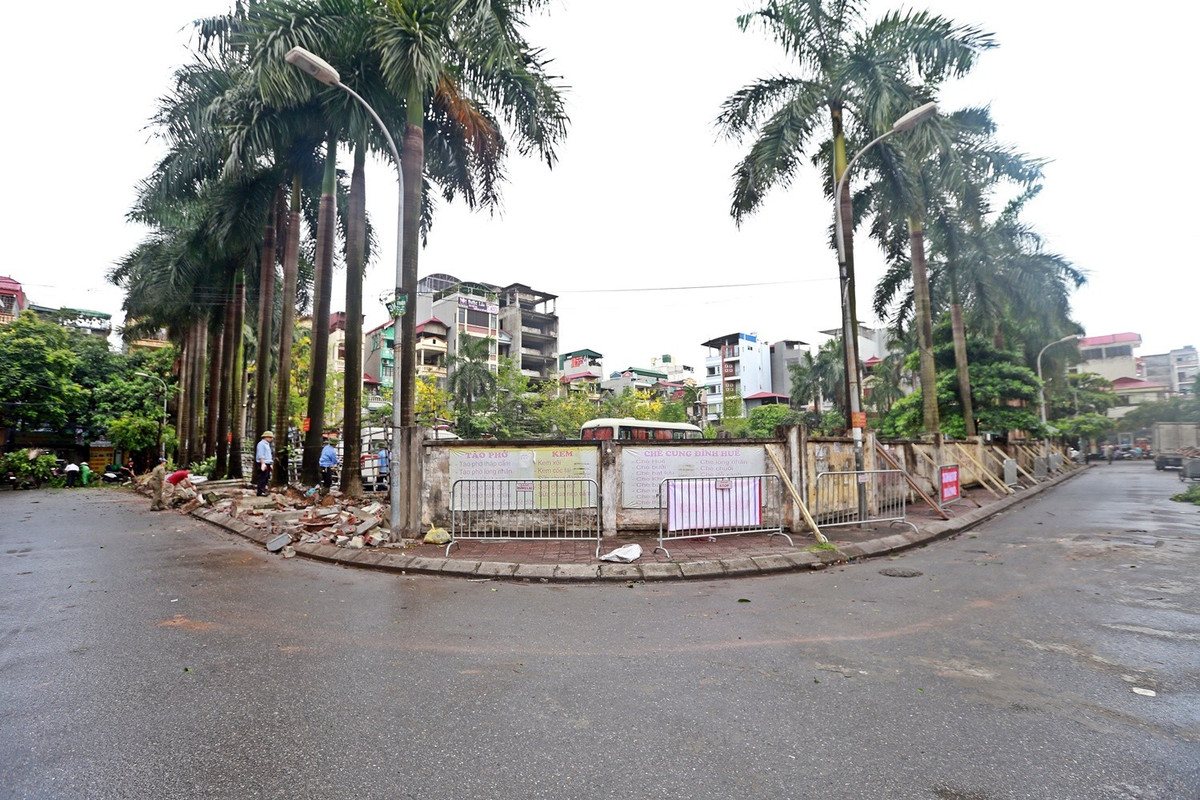 Pha do nhung buc tuong 'chong nang' o phuong Mai Dich-Hinh-9