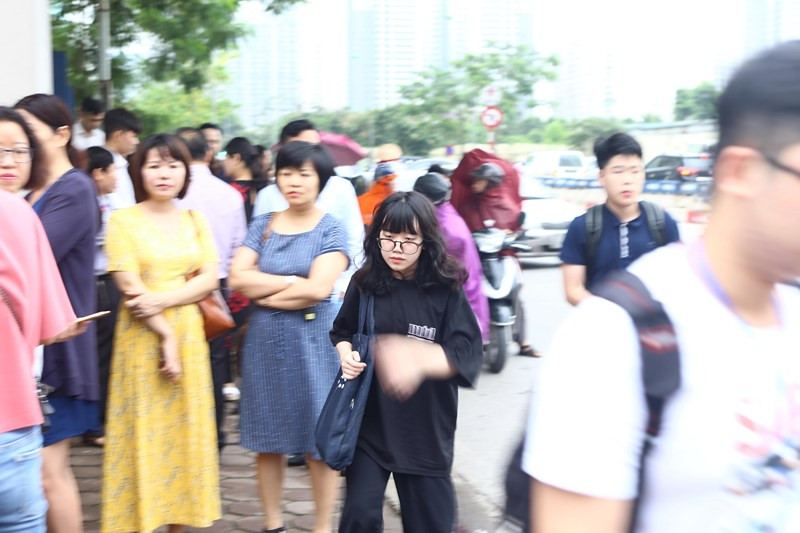 Điểm xét tuyển là tổng điểm các bài thi, trong đó môn Toán và Ngữ văn hệ số 2. Kỳ tuyển sinh vào trường THPT công lập sẽ thi trong hai ngày 2/6 và 3/6.