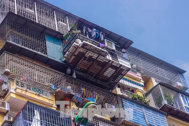 'Chuong cop' bao phu khu chung cu dac dia Thu do-Hinh-3