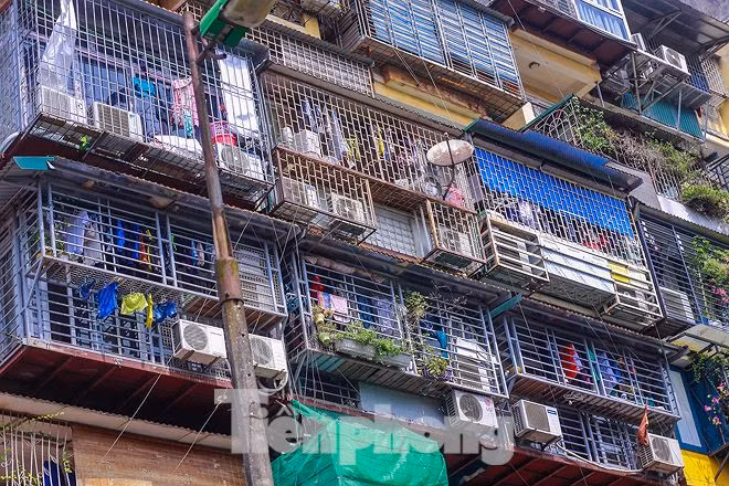 'Chuong cop' bao phu khu chung cu dac dia Thu do-Hinh-2