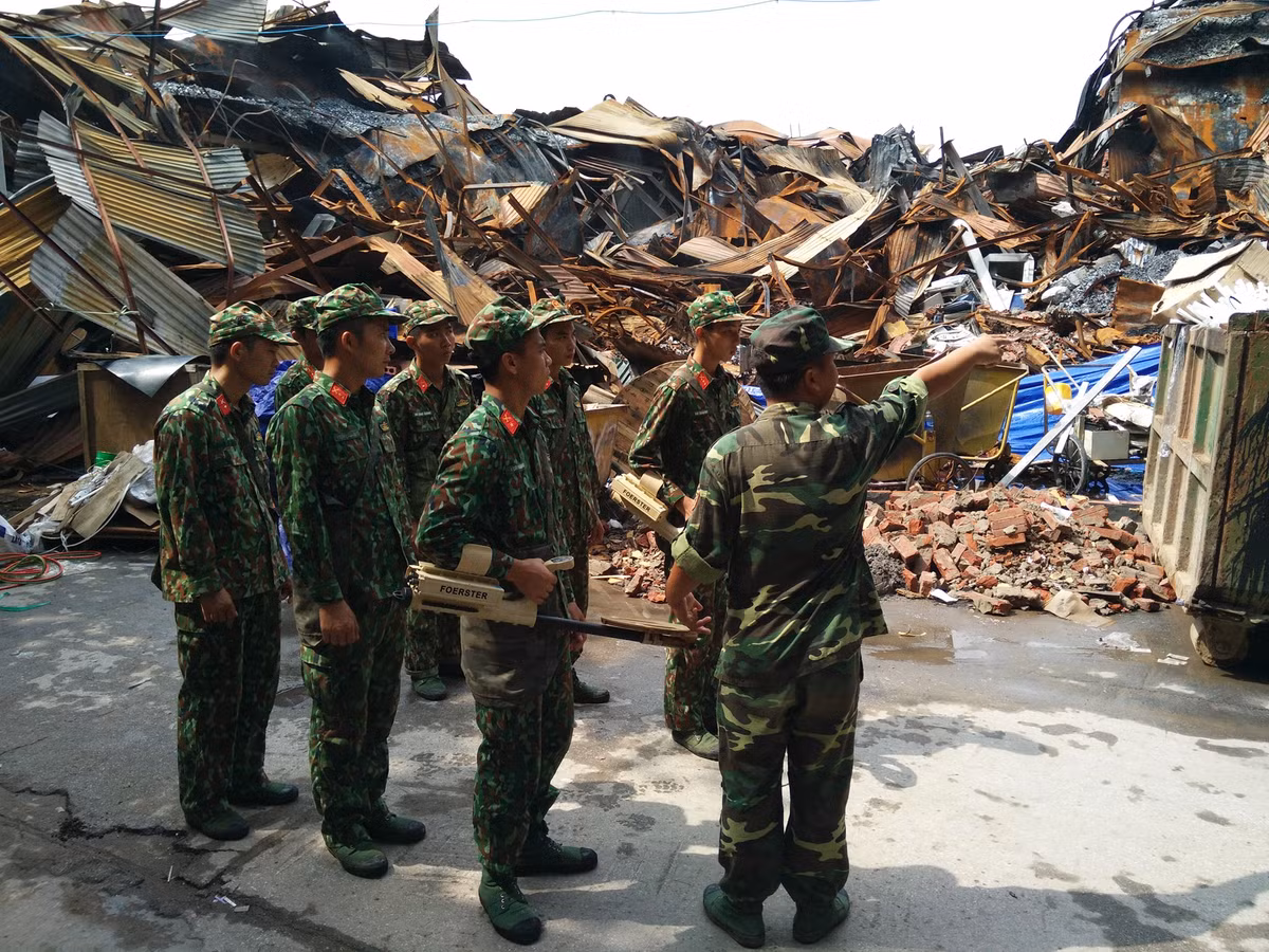 Bo truong Tran Hong Ha: Moi truong khu Rang Dong an toan, vi sao phai tay doc?-Hinh-2