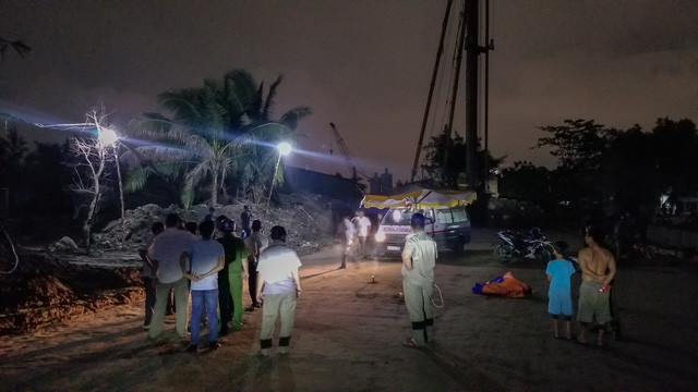 Xe tai keo dut day dien, hai hoc sinh tu vong do bi dien giat