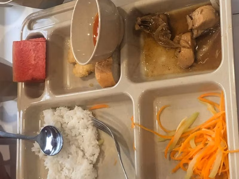 Truong Viet Uc cat xen suat an hoc sinh: Hoi da “truc loi” bao nhieu tien?