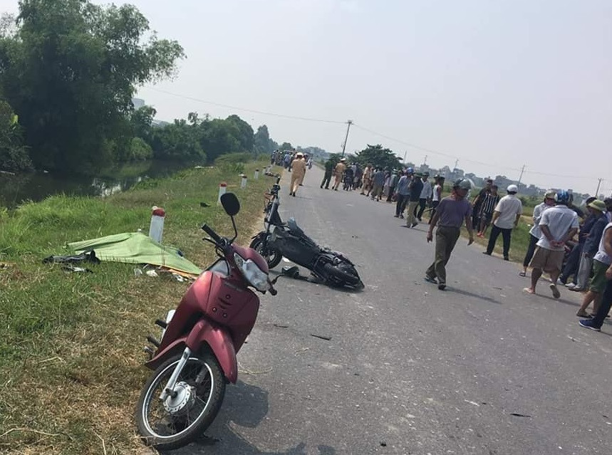 Ba người khác bị thương, gồm các chị Vũ Thị Thủy (42 tuổi ở xã An Lâm), Nguyễn Thu Huyền (31 tuổi ở xã Phú Điền, cùng huyện Nam Sách) và Đàm Thị Hà (chưa xác định nơi cư trú).