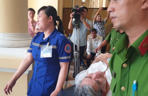 VN Pharma: Bi cao phai dua di cap cuu giua phien toa co vai tro gi trong vu thuoc ung thu gia?