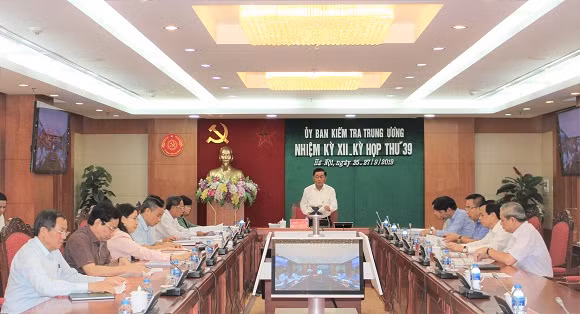 Sai pham tai Ban Thuong vu Tap doan Xang dau VN: Ca nhan nao chiu trach nhiem?