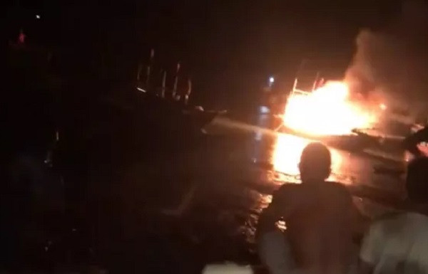 Sau tieng no lon, tau ca boc chay ngun ngut, 2 nguoi tu vong