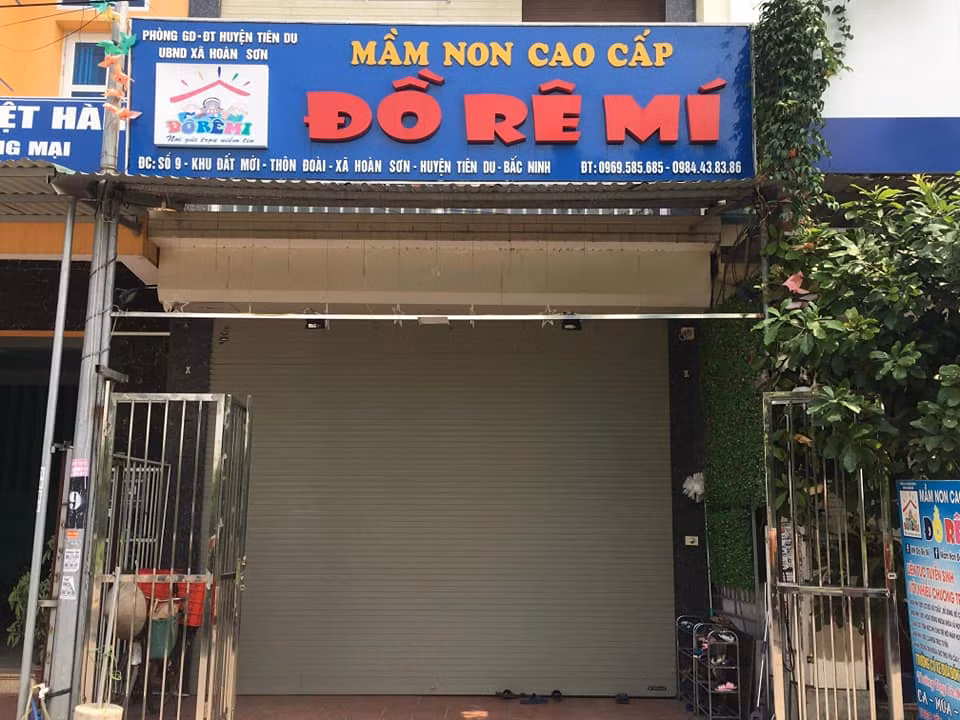 Bo quen hoc sinh tren xe, truong Do Re Mi bi dinh chi... Gateway thi sao?