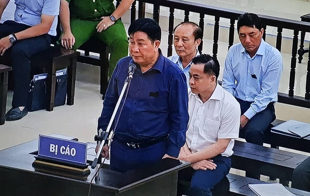 4. Cũng liên quan đến vụ án Vũ nhôm, TAND Cấp cao tại Hà Nội đã tuyên án Cựu thứ trưởng Công an Bùi Văn Thành 30 tháng tù giam tại phiên xét xử ngày 13/6/2019. Hội đồng xét xử nhận định, bị cáo Bùi Văn Thành giữ chức vụ cao trong ngành công an nhưng không giữ được phẩm chất, đã buông lỏng quản lý, thiếu trách nhiệm nên gây ra hậu quả đặc biệt nghiêm trọng. Bị cáo cần có thời gian cải tạo, suy ngẫm, làm gương cho toàn xã hội. Mức án tòa cấp sơ thẩm tuyên với bị cáo đã được xem xét, nương nhẹ, vì thế cấp phúc thẩm không có căn cứ chấp nhận kháng cáo.