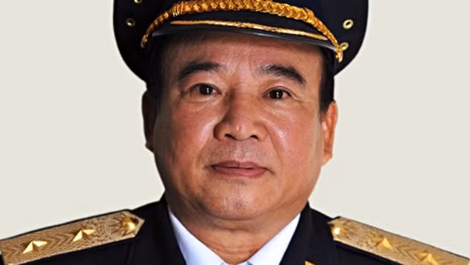 14. Ngày 19/6, tại Hà Nội, Ban Bí thư họp đã xem xét, thi hành kỷ luật đảng đối với Phó đô đốc Nguyễn Văn Tình, nguyên Uỷ viên T.Ư Đảng, nguyên Uỷ viên Đảng uỷ Quân sự T.Ư, nguyên Bí thư Đảng uỷ, nguyên Chính uỷ Quân chủng Hải quân. Phó đô đốc Nguyễn Văn Tình, trong thời gian giữ cương vị Uỷ viên T.Ư Đảng, Uỷ viên Đảng uỷ Quân sự T.Ư, Bí thư Đảng uỷ Quân chủng Hải quân (từ tháng 11/2005 đến tháng 1/2008), Chính uỷ Quân chủng Hải quân, chịu trách nhiệm người đứng đầu cấp uỷ về những vi phạm, khuyết điểm nghiêm trọng của Ban Thường vụ Đảng uỷ Quân chủng Hải quân nhiệm kỳ 2005 - 2010.