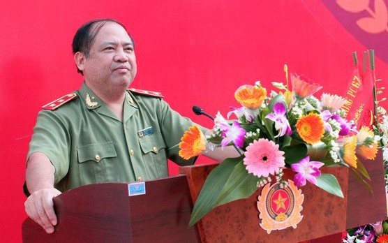 12. Tại kỳ họp thứ 29 diễn ra từ 10-12/9, Ủy ban Kiểm tra Trung ương đã xem xét, thi hành kỷ luật Ban Thường vụ Đảng ủy Tổng cục Hậu cần - Kỹ thuật, Bộ Công an (Tổng cục IV) và cá nhân liên quan về các vi phạm đã được kết luận tại kỳ họp 28 của Ủy ban Kiểm tra Trung ương. Căn cứ các quy định của Đảng về xử lý kỷ luật tổ chức đảng và đảng viên vi phạm, Ủy ban Kiểm tra Trung ương quyết định thi hành kỷ luật bằng hình thức cảnh cáo đối với Trung tướng Bùi Xuân Sơn, nguyên Ủy viên Ban Thường vụ Đảng ủy, nguyên Phó Tổng cục trưởng Tổng cục IV.