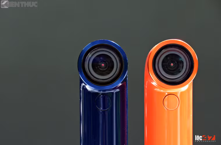 Máy có một nút bấm phía trước, một nút phía sau và đèn LED. HTC RE không có màn hình, không giao diện người dùng.