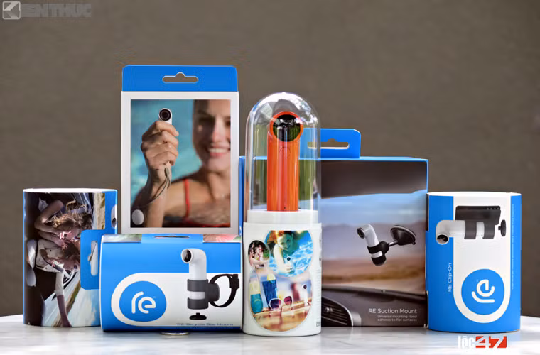 Sản phẩm đi kèm các phụ kiện để người dùng có thể gắn lên xe. Người dùng có thể kết nối RE thông qua một ứng dụng của HTC trên iPhone hoặc Android để có thể điều khiển thiết bị.