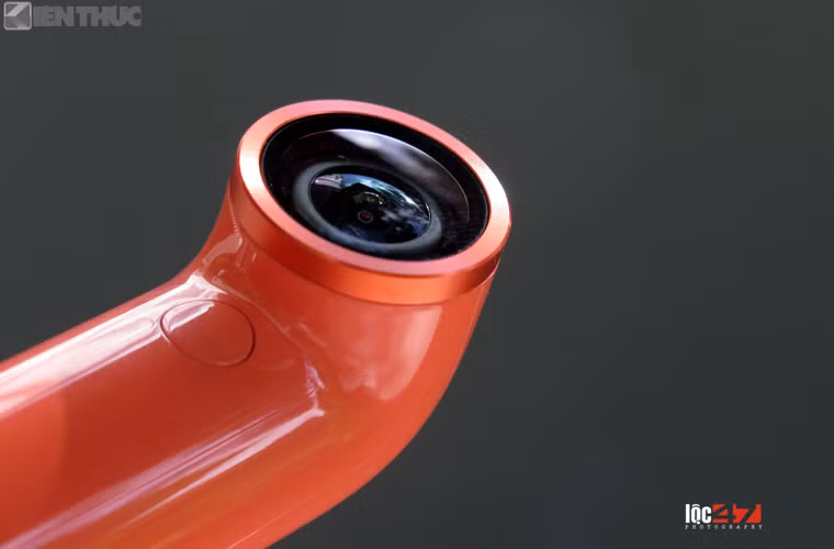 Riêng phần ống kính thì HTC RE có mặt kính chống xước. Vì vậy người dùng không cần lo ngại trong quá trình sử dụng của mình