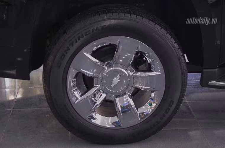 Với thiết kế vô cùng đồ sộ, 2 chiếc SUV trông không khác một căn phòng di động siêu tiện nghi dành cho chủ sở hữu.