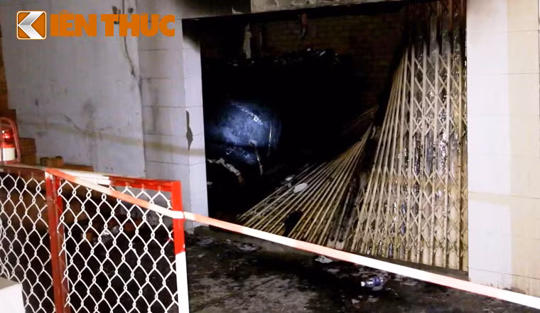 Tuy nhiên khi Cảnh sát PCCC phá cửa xông vào thì phát hiện có 4 người bị kẹt trong căn nhà đã tử vong.