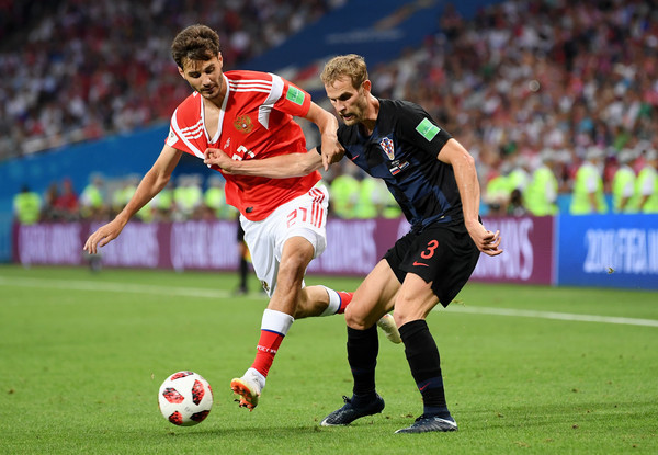 Hậu vệ trái Ivan Strinic (Croatia): Lại một màn trình diễn nhạt nhòa nữa của Strinic. Sự thiếu hụt về thể lực khiến cầu thủ này không thể theo kịp đồng đội và anh đóng góp rất hạn chế vào lối chơi chung của Croatia trước khi bị thay ra vào đầu hiệp 2 của trận đấu.