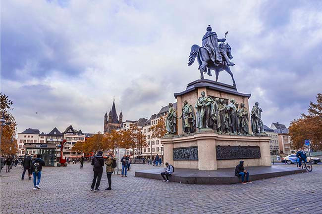 Toàn cảnh quảng trường Frederick William III