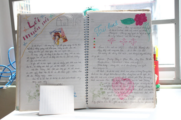 Những cuốn lưu bút, tự bạch được thiết kế theo nhiều phong cách khác nhau, muôn hình vạn trạng. mỗi lần có thêm người bạn mới, quyển "tự bạch" lại dày thêm mấy trang. Không biết tự bạch bắt nguồn từ ai và từ lúc nào trở nên thân thiết, nó trở thành người bạn đồng hành gắn liền với những cô cậu học trò thế hệ 8X tuổi mộng mơ.