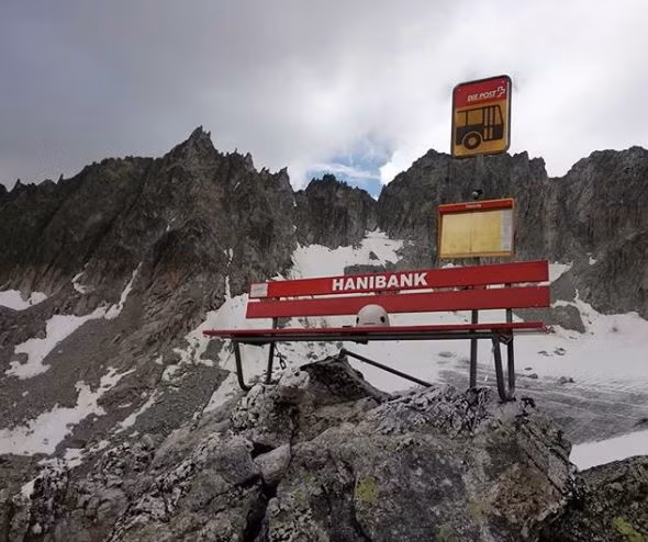 Bến xe buýt trên đỉnh núi