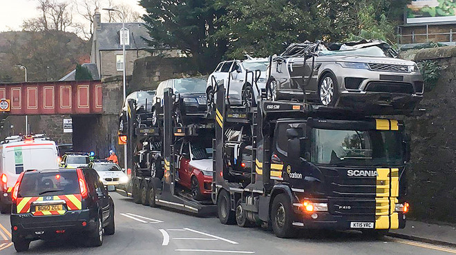 Tai nan hy huu, loat Jaguar va Range Rover bien thanh xe mui tran