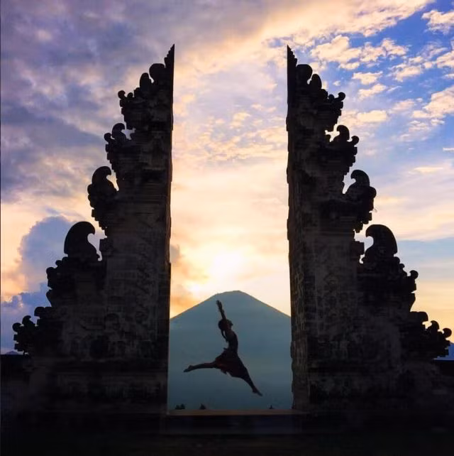 Có một điều cần phải chú ý khi đến thăm ngôi đền này, bạn cần xác định đó là một chuyến đi khá mệt và không nên than phiền vì điều đó. Đối với người bản địa, việc than phiền suốt chuyến đi có thể khiến bạn không bao giờ đặt chân được vào khu đền Thượng