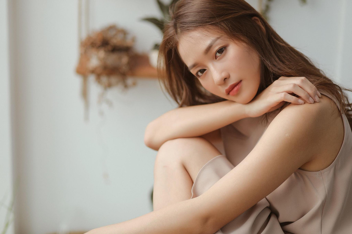 Có thể thấy rằng để bù đắp lại khoảng thời gian im hơi lặng tiếng kéo dài cả năm trời vừa qua. Ngay sau khi trở lại, Hot girl Khả Ngân đã có những đầu tư đáng kể về mặt hình ảnh, tham gia ngày một nhiều hơn các hoạt động nghệ thuật.