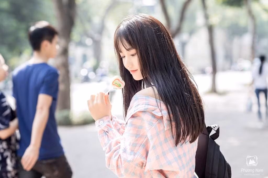 Tính tới thời điểm hiện tại, Hảo đã tham gia nghiệp diễn được 3 năm.