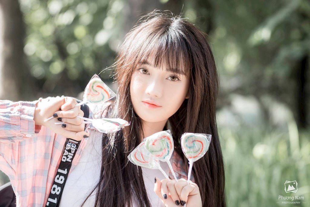 Cô sở hữu vẻ đẹp lung linh, tuyệt vời.