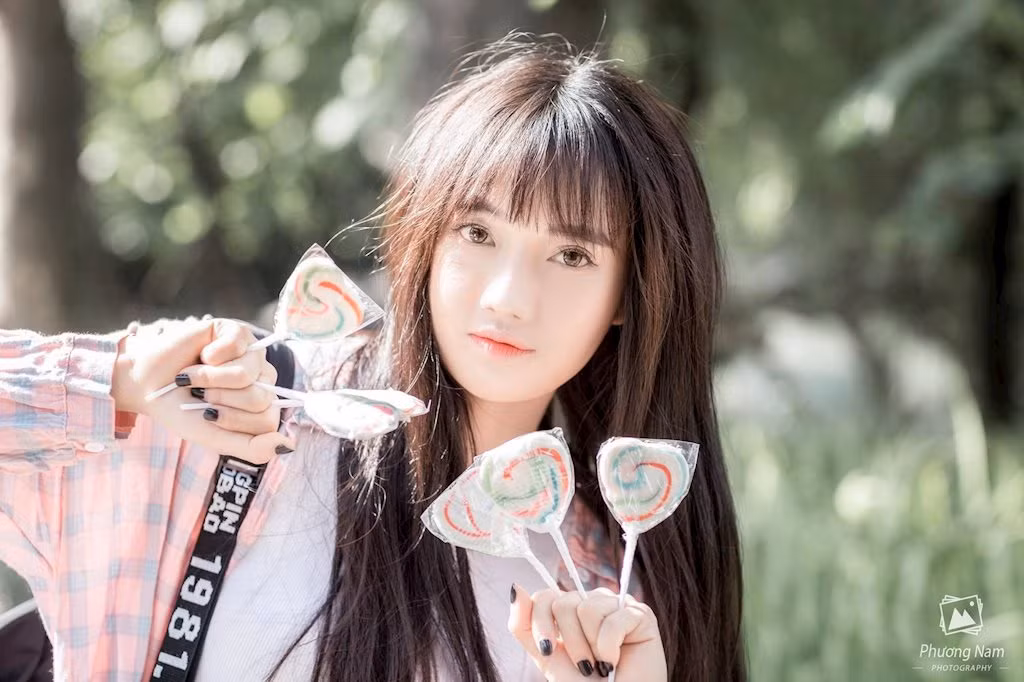 Cô sở hữu vẻ đẹp lung linh, tuyệt vời.