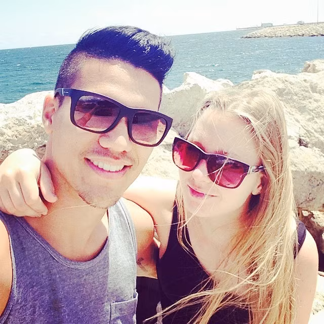 Chắc hẳn nhiều cô nàng sẽ nuối tiếc khi biết rằng chàng thủ môn đẹp trai đã có một gia đình nhỏ hạnh phúc với hai cậu con trai kháu khỉnh.