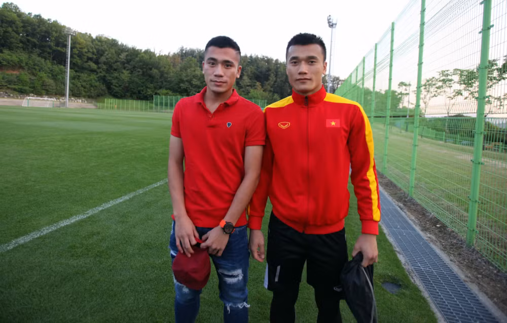 AFF nham lan cho trung ve Bui Tien Dung lam em trai thu mon Tien Dung