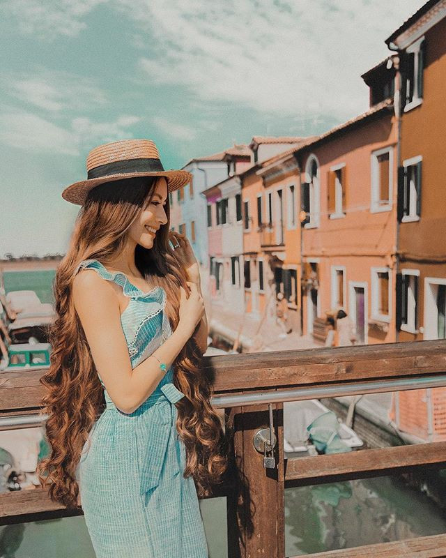 Cùng ngắm nhìn những hình ảnh tuyệt đẹp của cô gái tóc mây xinh xắn Sarah nhé!