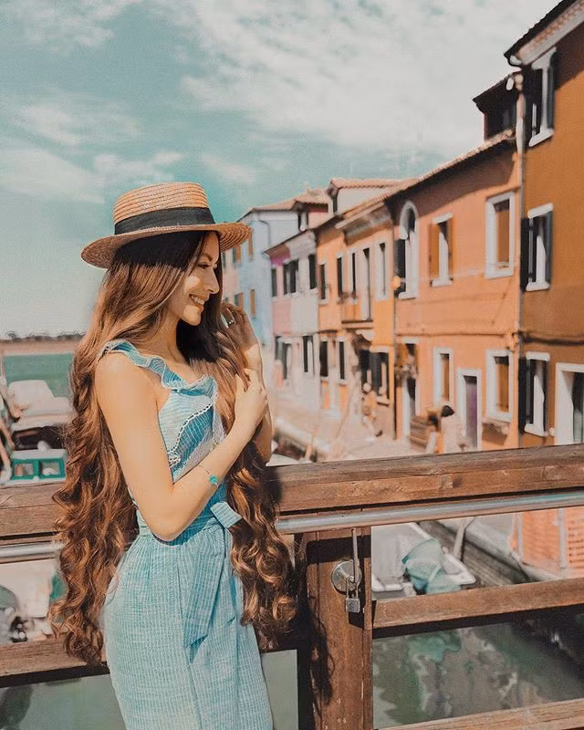 Cùng ngắm nhìn những hình ảnh tuyệt đẹp của cô gái tóc mây xinh xắn Sarah nhé!