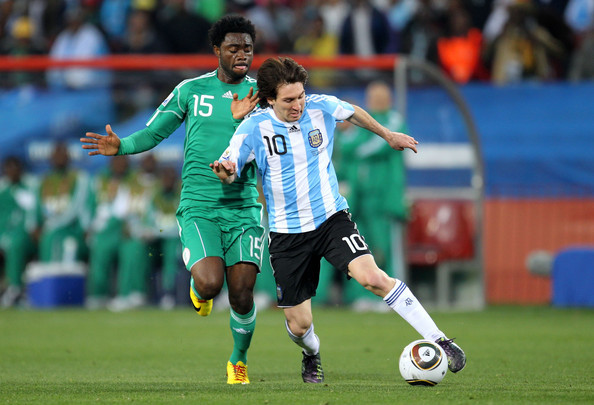 Messi trong trận đấu 8 năm trước với Nigeria ở vòng bảng World Cup 2010.