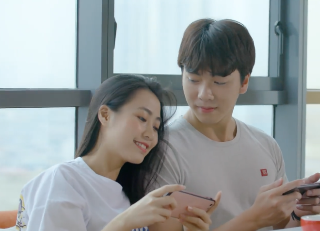 Nam chính điển trai vào vai Nam Phong từ khi xuất hiện đã khiến khán giả xiêu lòng vì vẻ ngoài vừa thư sinh, lịch lãm lại đậm khí chất soái ca.