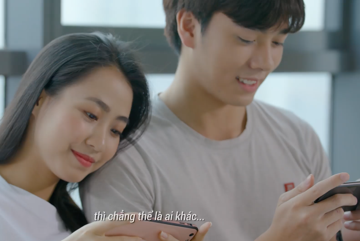 Trong TVC Nam Phong cũng giống như Tiêu Nại phiên bản Trung, dành tình yêu của mình cho một cô gái qua Game mà Nam Phong đang chơi