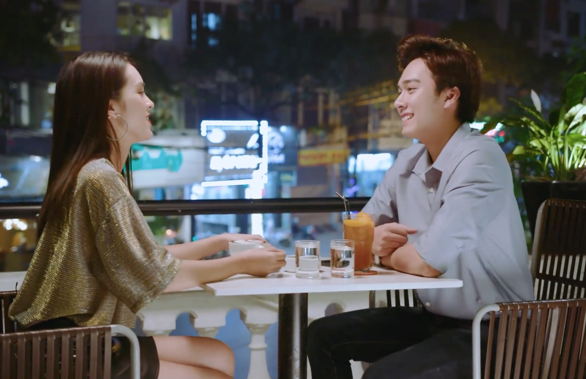 Nam chính hút fans cho TVC tên thật là Ngô Hải Nam (sinh năm 1996, tại Thái Bình). Hải Nam từng "gây bão" mạng vào tháng 8/2017 sau bức ảnh chụp lén khoảnh khắc cậu làm PB lại một sự kiện nhưng bị nhầm là security.