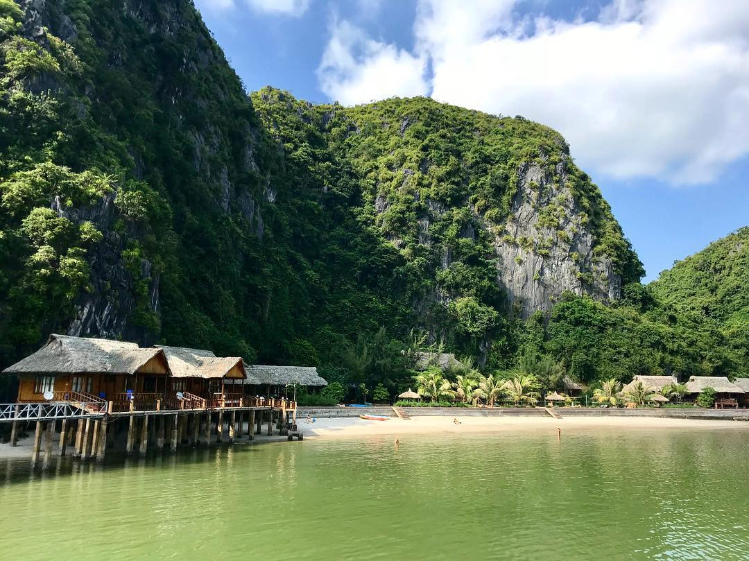 Để giữ nguyên vẹn được vẻ đẹp yên bình và hoang sơ thì nơi đây gần như hạn chế đến mức tối đa sự can thiệp của con người, đây cũng là điều đặc biệt hấp dẫn du khách đối với hòn đảo Nam Cát xinh đẹp.