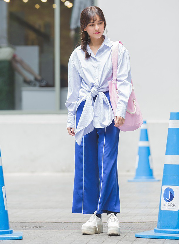 Dù mặc đồ "bánh bèo" hay cá tính, hot girl Thái Lan vẫn luôn tỏa sáng nhờ thần thái.