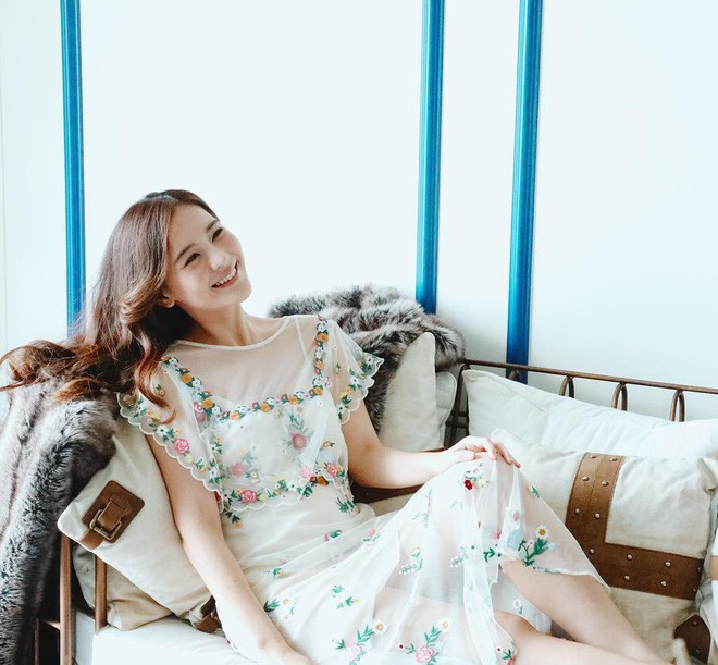 Nhìn vào cô nàng bạn có thể nhận ra rằng, thời trang không nhất thiết phải quá cầu kỳ, mà chỉ cần bạn thấy phù hợp và thoải mái với nó thì mới là điều quan trọng nhất.