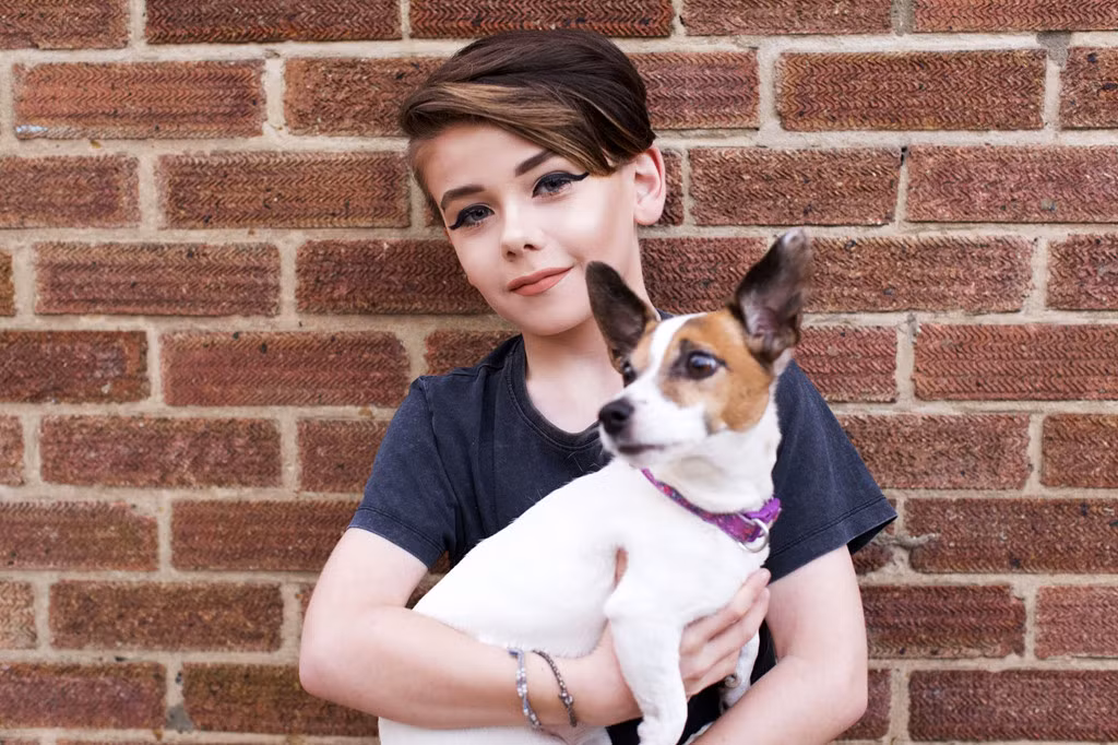 Gương mặt được trang điểm khá cầu kỳ của Jack Bennet. Ảnh: The New York Times.Liệu nam giới có nên trang điểm?