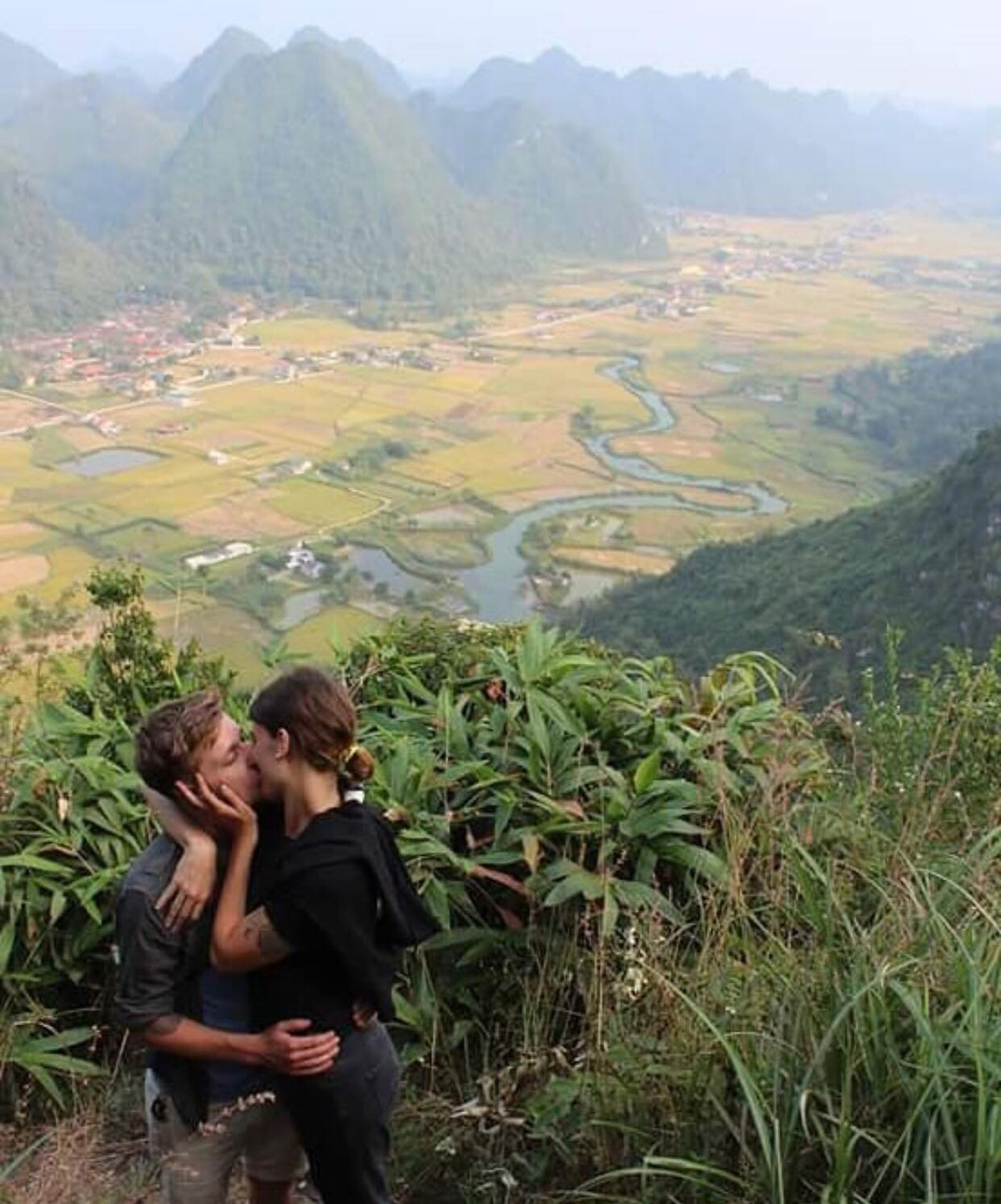 Tại nơi đây có rất nhiều nơi đến bạn có thể đứng ôm trọn khung cảnh đồng lúa vào lòng mình và ghi lại những khoảnh khắc lãng mạn.